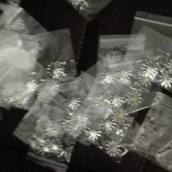 Beautiful Daisy Dangle Drop Earrings Bling Silver-tone Yellow Rhinestone Flower - Picture 10 of 12